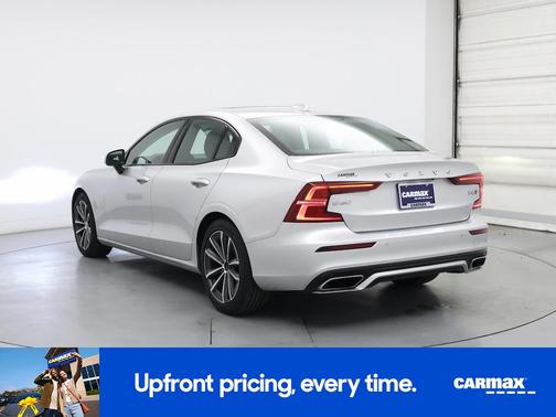 2022 Volvo S60 B5 Momentum