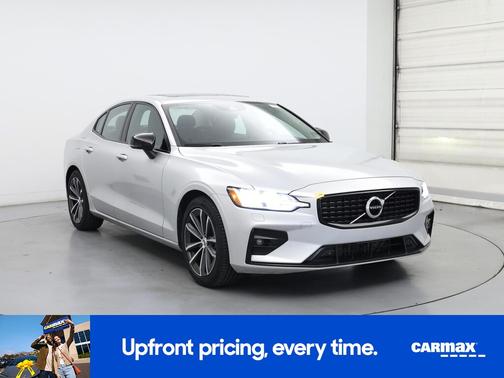 2022 Volvo S60 B5 Momentum