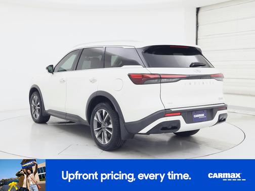 White 2023 INFINITI QX60 Luxe