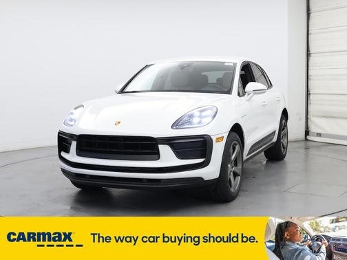 2022 Porsche Macan Base (PDK)