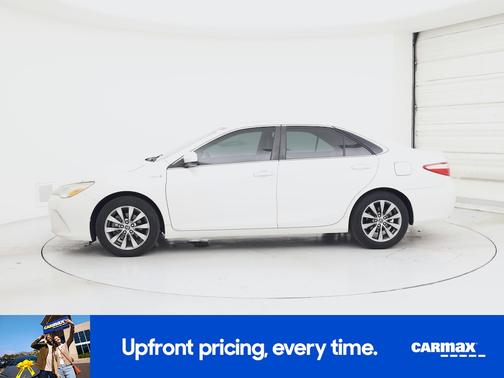 White 2016 Toyota Camry Hybrid XLE