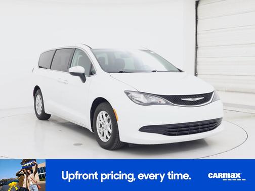 White 2017 Chrysler Pacifica LX