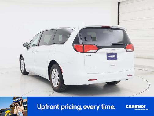 White 2017 Chrysler Pacifica LX