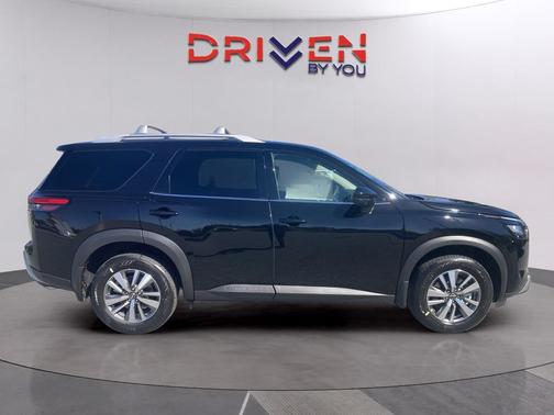2025 Nissan Pathfinder SL FWD