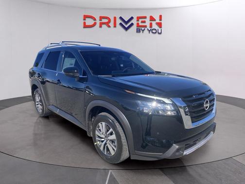 2025 Nissan Pathfinder SL FWD