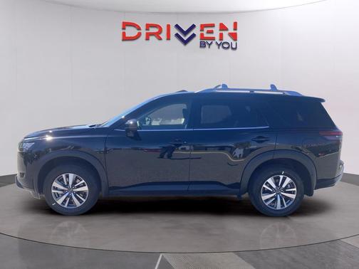 2025 Nissan Pathfinder SL FWD