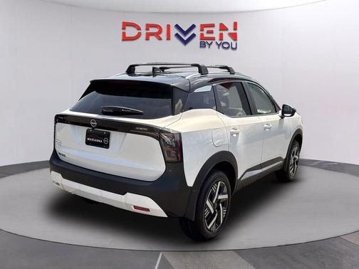 Aspen White Tricoat/Super Black 2027 Nissan Kicks SV