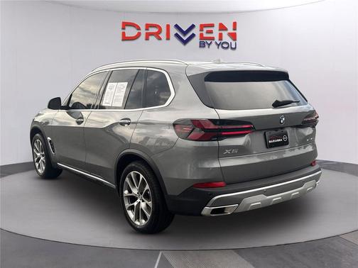 Skyscraper Grey Metallic 2026 BMW X5 sDrive40i