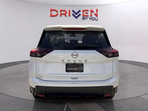 Everest White Pearl Tricoat 2026 Nissan Rogue SV