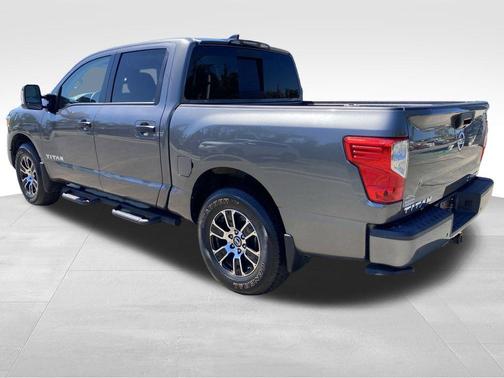 2022 Nissan Titan SV