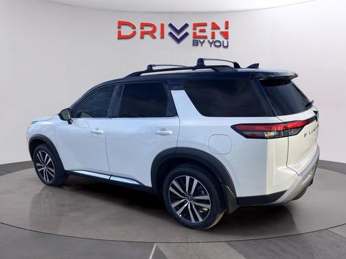 2025 Nissan Pathfinder Platinum FWD