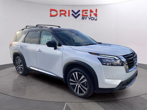 2025 Nissan Pathfinder Platinum FWD