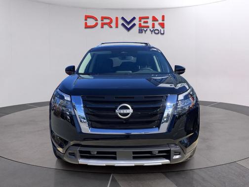 2025 Nissan Pathfinder SL FWD