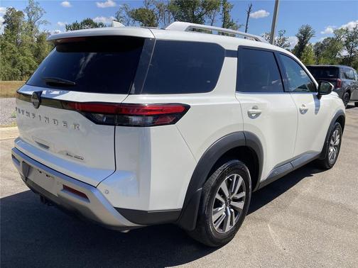 2023 Nissan Pathfinder SL 4WD