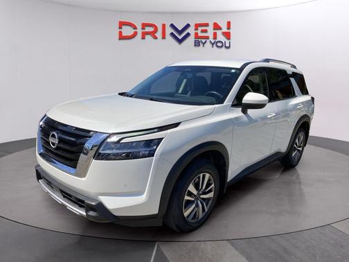2023 Nissan Pathfinder SL 4WD