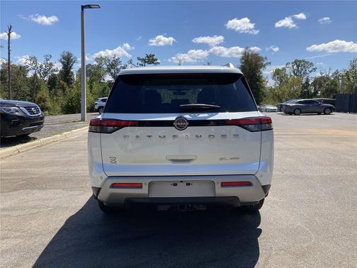 2023 Nissan Pathfinder SL 4WD