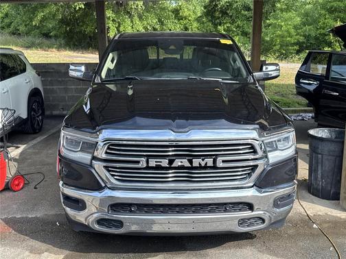 Diamond Black Crystal Pearlcoat 2021 RAM 1500 Laramie