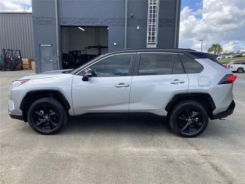 2021 Toyota RAV4 Hybrid SE