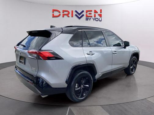2021 Toyota RAV4 Hybrid SE