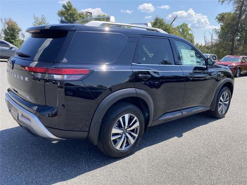 2025 Nissan Pathfinder SL FWD