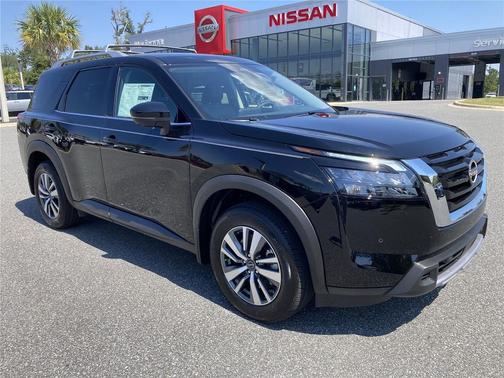 2025 Nissan Pathfinder SL FWD