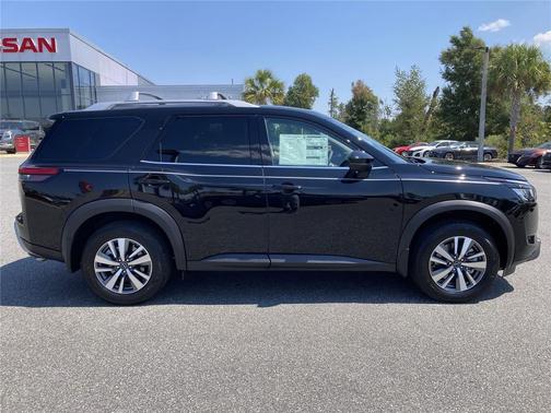 2025 Nissan Pathfinder SL FWD