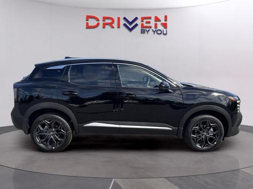 Super Black 2026 Nissan Kicks SR