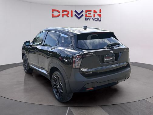 Super Black 2026 Nissan Kicks SR