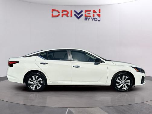 2025 Nissan Altima S FWD