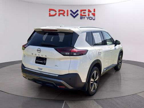Pearl White Tricoat 2023 Nissan Rogue SL