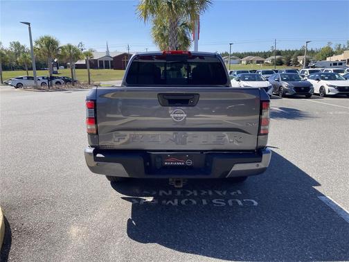 2024 Nissan Frontier SV