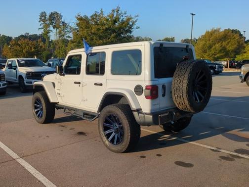 Bright White Clearcoat 2021 Jeep Wrangler Unlimited SAHARA
