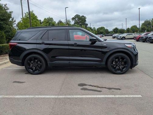 Black Metallic 2023 Ford Explorer ST-Line