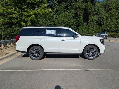 Star White 2026 Ford Expedition Platinum