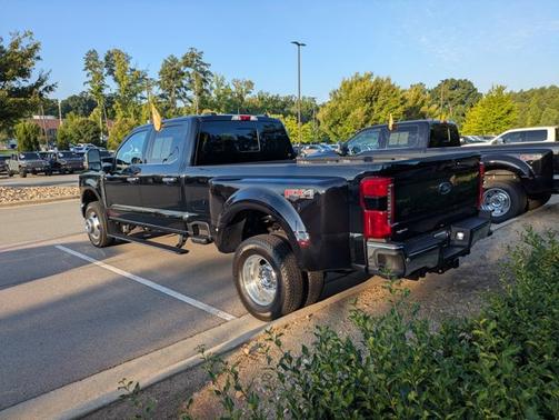 AGATE BLACK 2026 Ford F-350 LARIAT SUPER DUTY