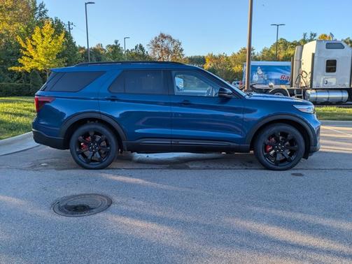 2022 Ford Explorer ST