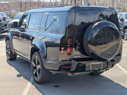 2024 Land Rover Defender P400 X-Dynamic SE