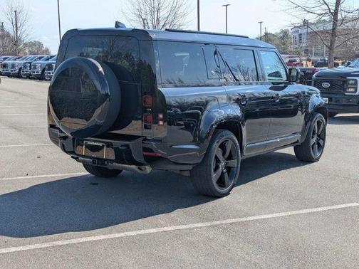 2024 Land Rover Defender P400 X-Dynamic SE