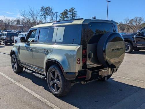 2024 Land Rover Defender P400 X-Dynamic SE