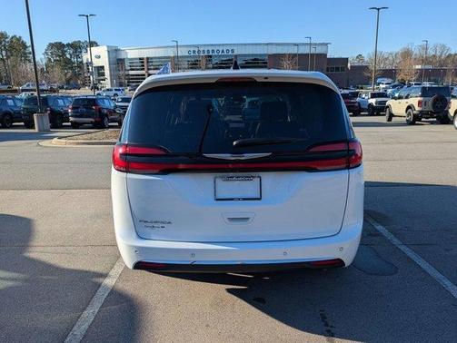 2023 Chrysler Pacifica Touring-L