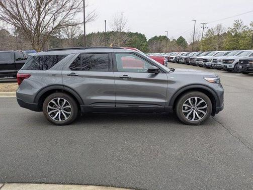 2024 Ford Explorer ST-Line