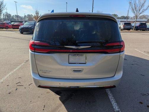 2023 Chrysler Pacifica Touring-L