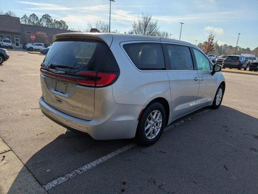 2023 Chrysler Pacifica Touring-L