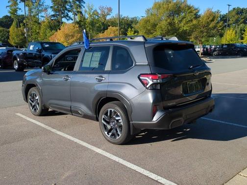 Magnetite Gray Metallic 2025 Subaru Forester LIMITED