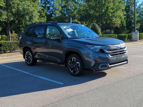 Magnetite Gray Metallic 2025 Subaru Forester LIMITED
