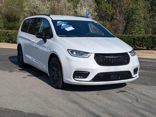 2024 Chrysler Pacifica Touring-L