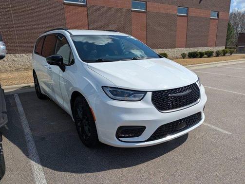 2024 Chrysler Pacifica Touring-L