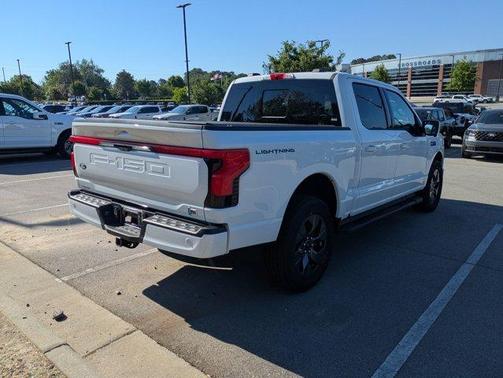 Oxford White 2025 Ford F-150 Lightning LARIAT