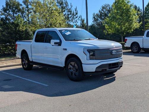 Oxford White 2025 Ford F-150 Lightning LARIAT