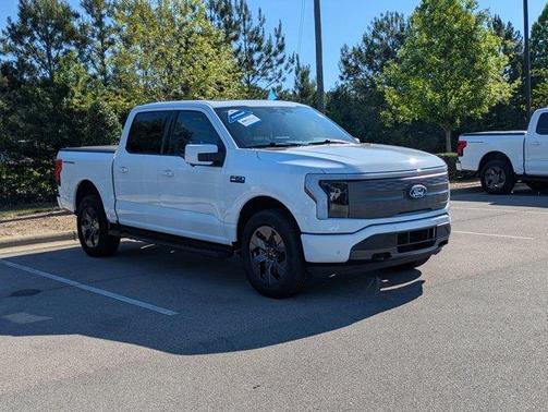 Oxford White 2025 Ford F-150 Lightning LARIAT